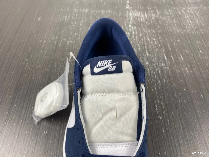 Navy Jordan CJ7891-400 SB 1 Low Midnight 0726